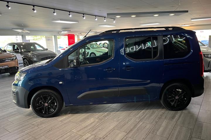 Blå Fiat Doblò E fra 2023
