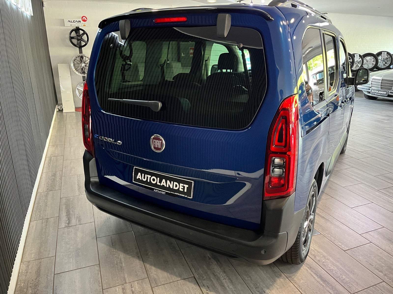 Blå Fiat Doblò E fra 2023