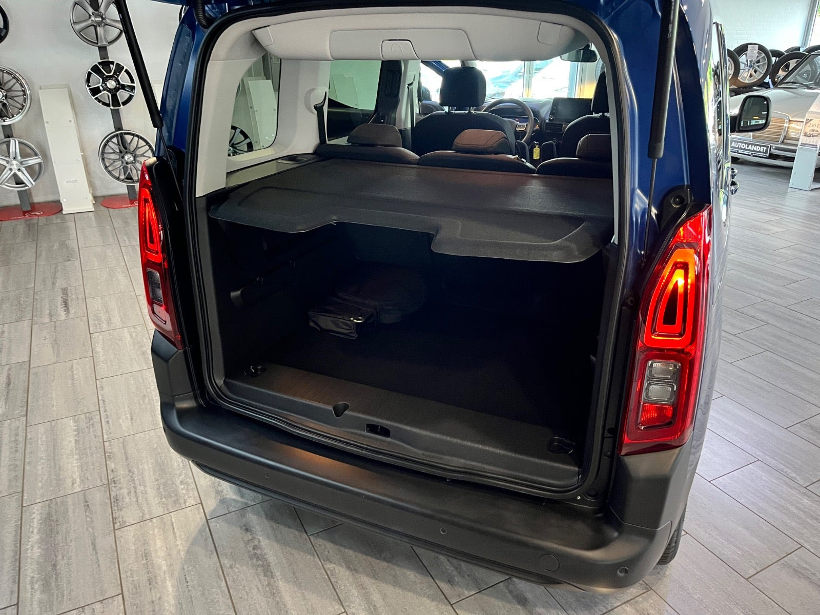 Blå Fiat Doblò E fra 2023