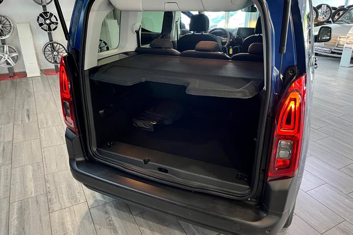 Blå Fiat Doblò E fra 2023