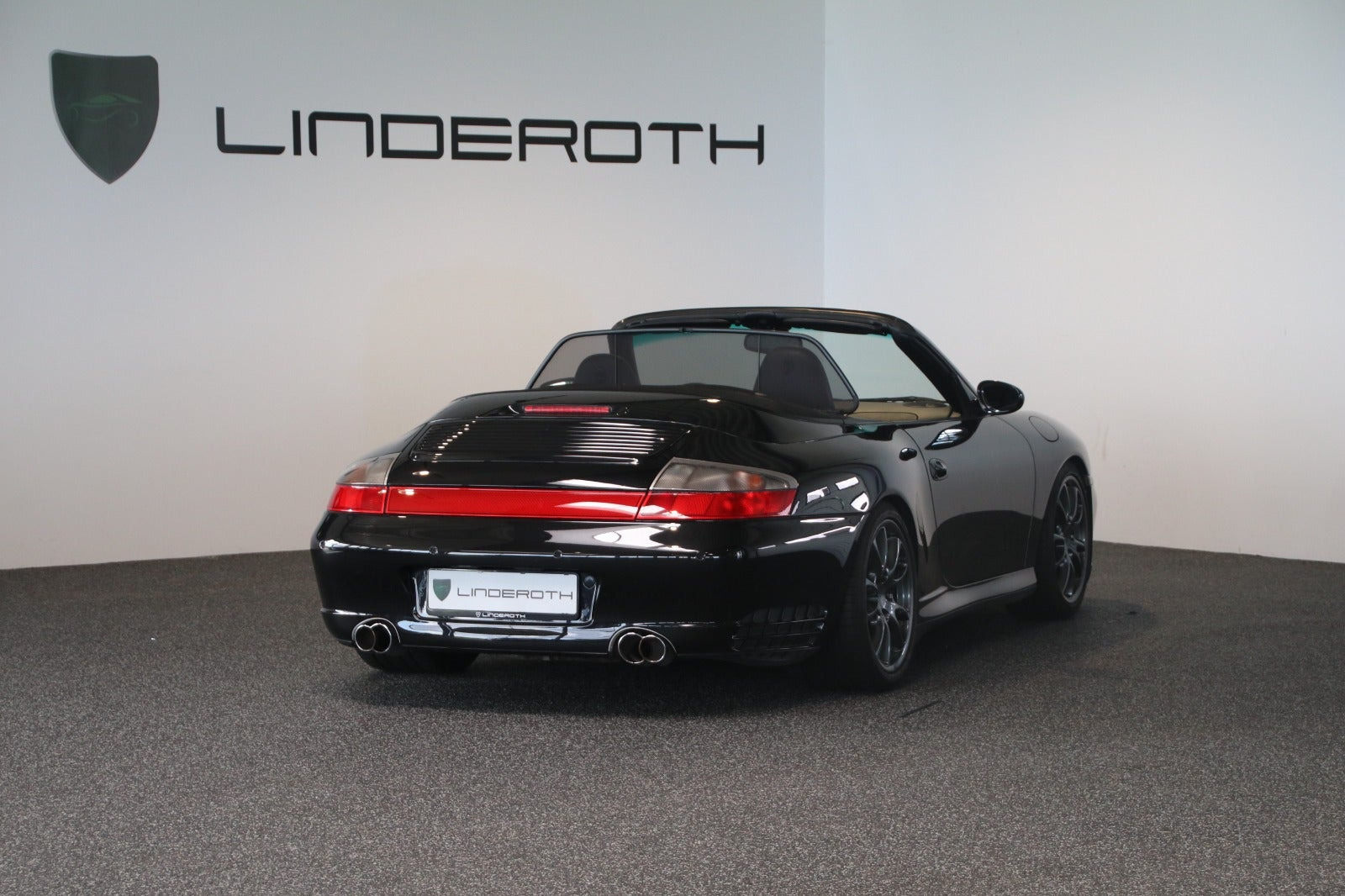Sort Porsche 911 Carrera 4S fra 2004