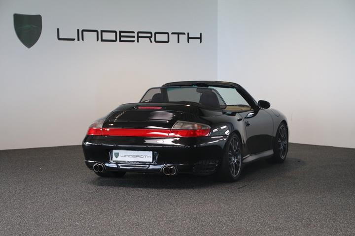 Sort Porsche 911 Carrera 4S fra 2004