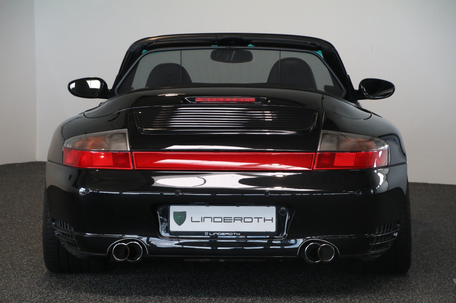 Sort Porsche 911 Carrera 4S fra 2004