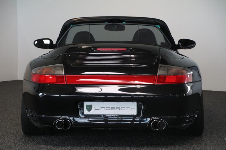 Sort Porsche 911 Carrera 4S fra 2004