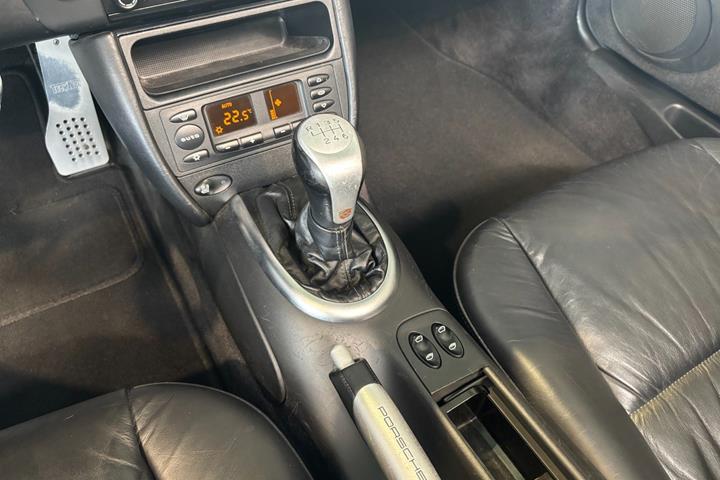 Sort Porsche 911 Carrera 4S fra 2004