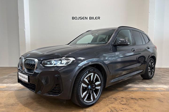 Grå BMW iX3 fra 2023