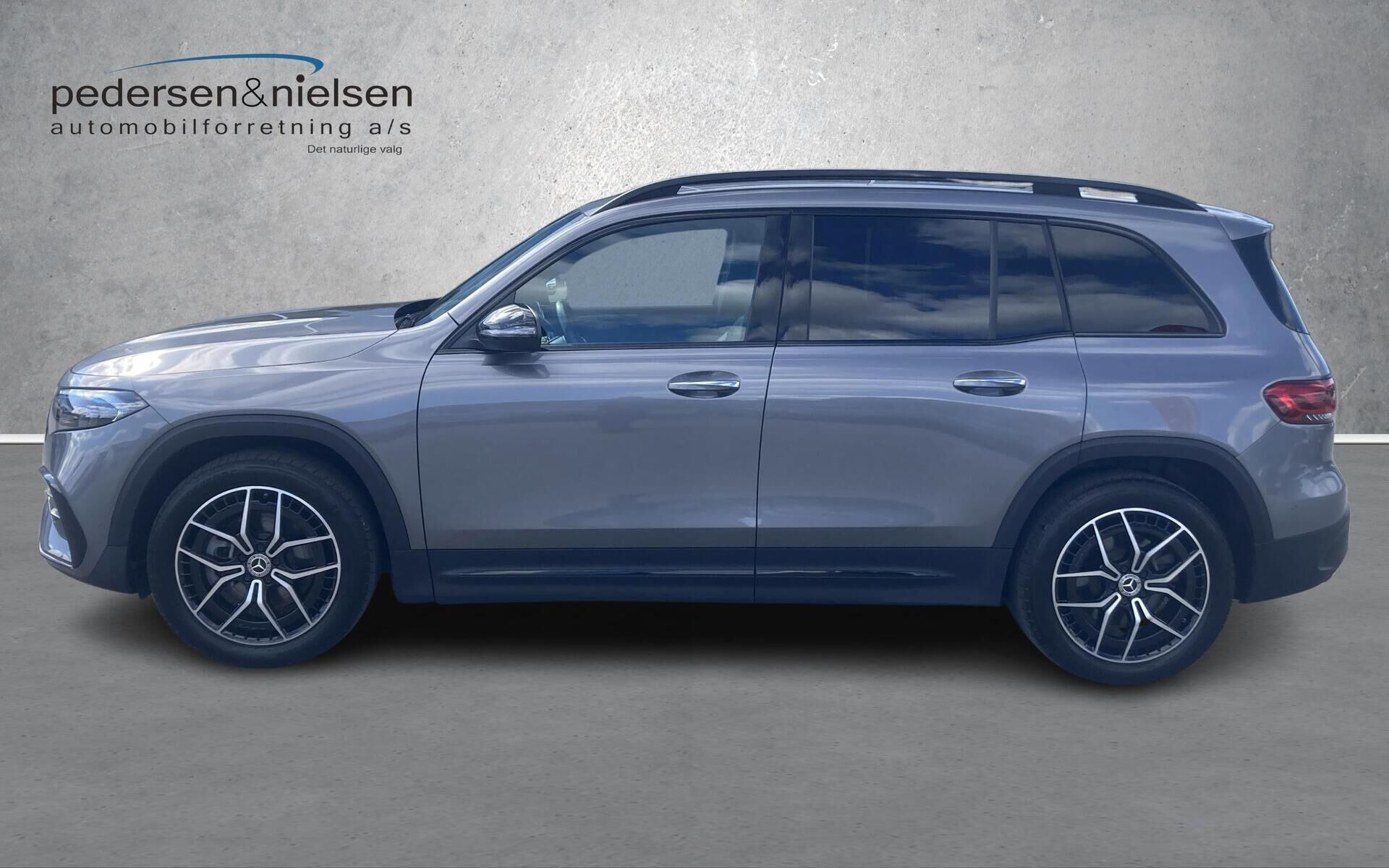 Sort Mercedes EQB 250+ fra 2023