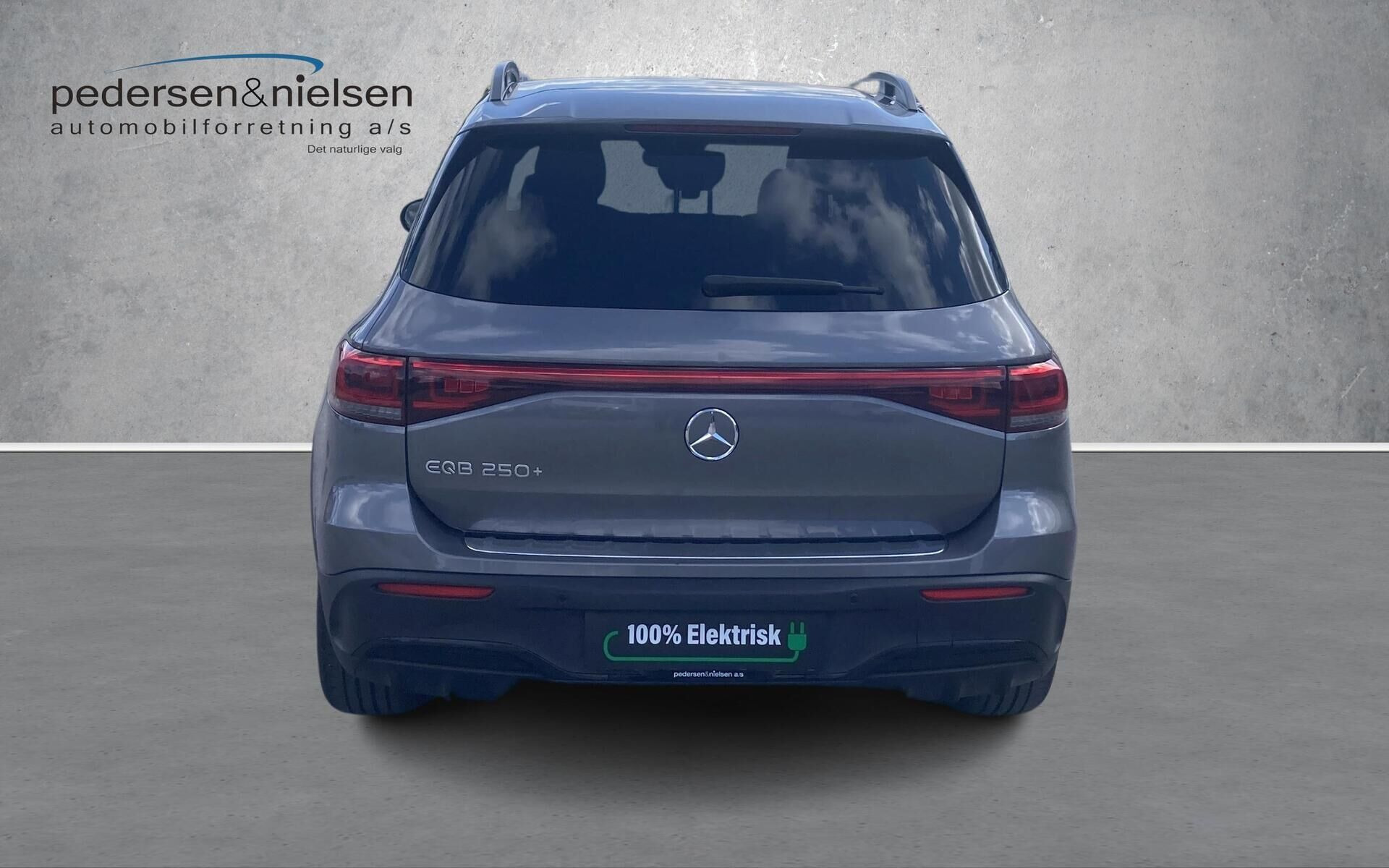 Sort Mercedes EQB 250+ fra 2023
