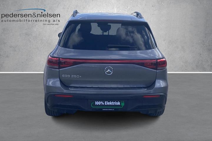Sort Mercedes EQB 250+ fra 2023