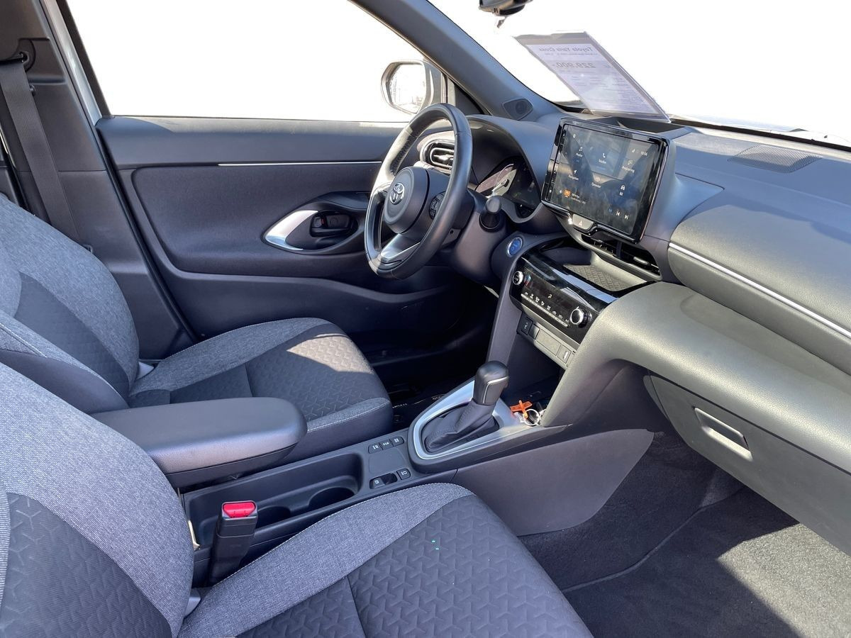 Grå Toyota Yaris Cross fra 2022