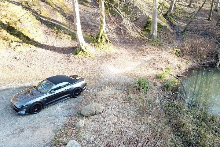 Grå Ford Mustang fra 2015