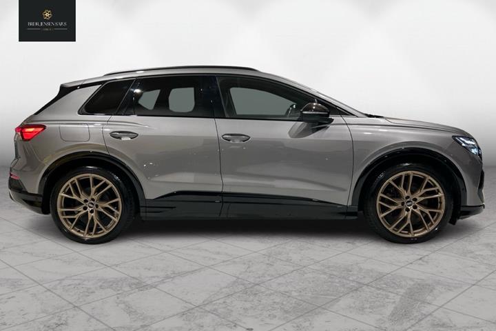 Grå Audi Q4 fra 2023