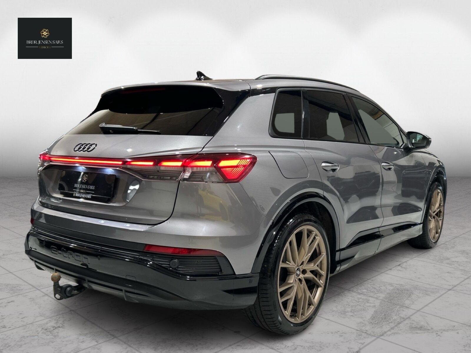 Grå Audi Q4 fra 2023