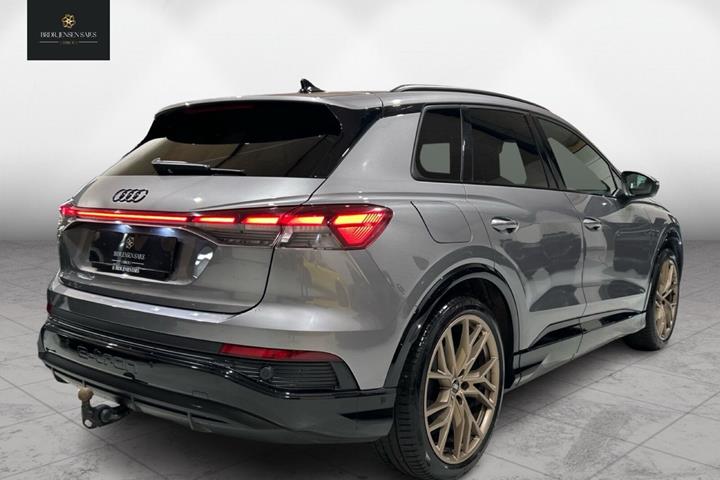 Grå Audi Q4 fra 2023