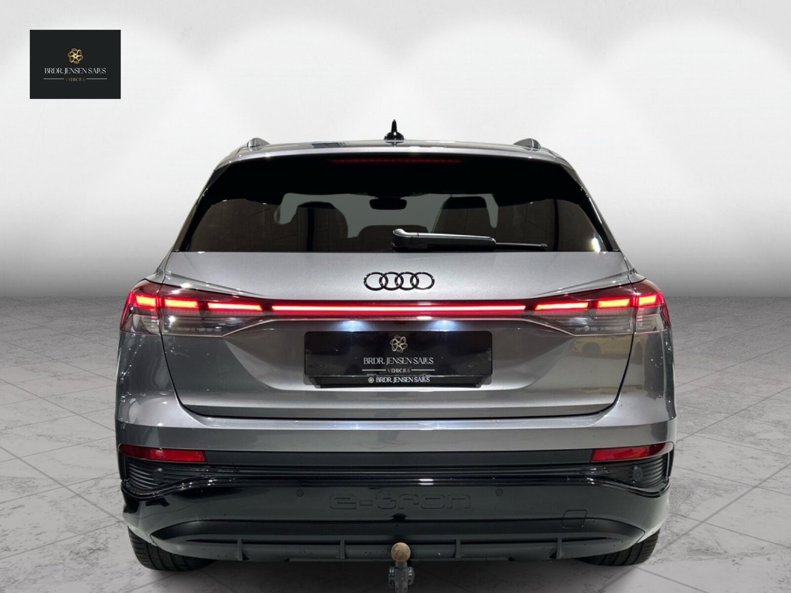 Grå Audi Q4 fra 2023