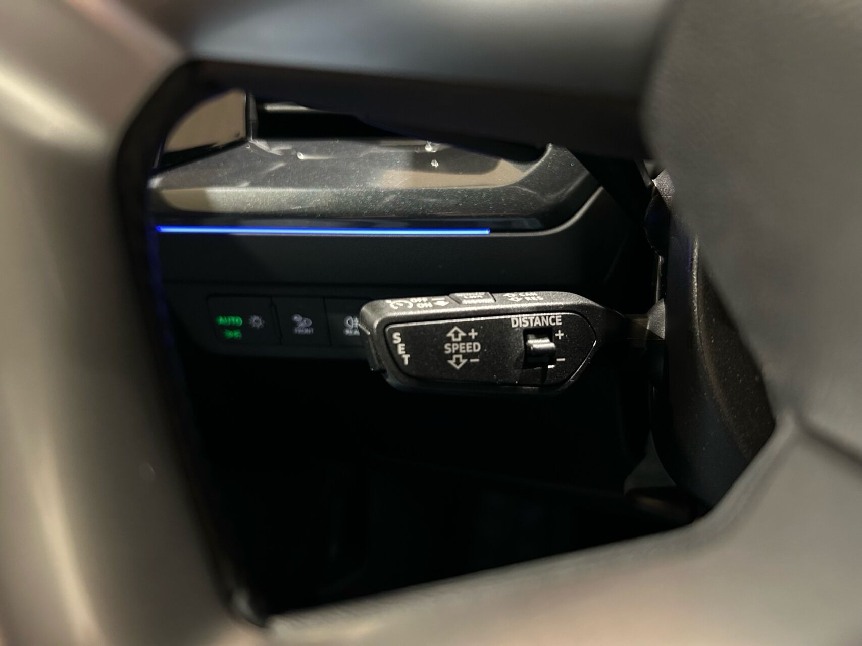 Grå Audi Q4 fra 2023