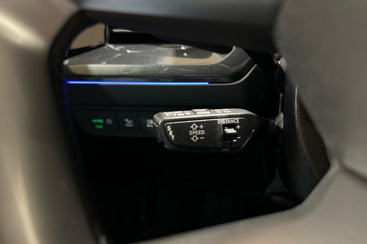 Grå Audi Q4 fra 2023
