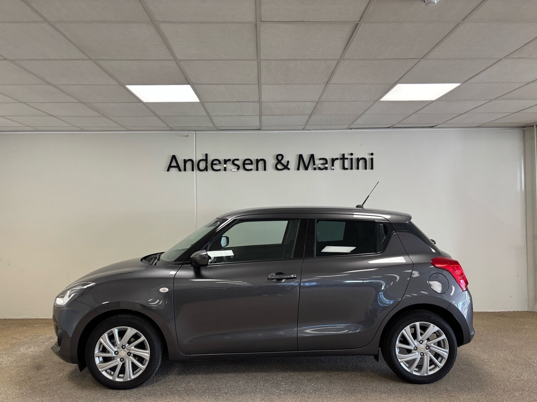 Grå Suzuki Swift fra 2024