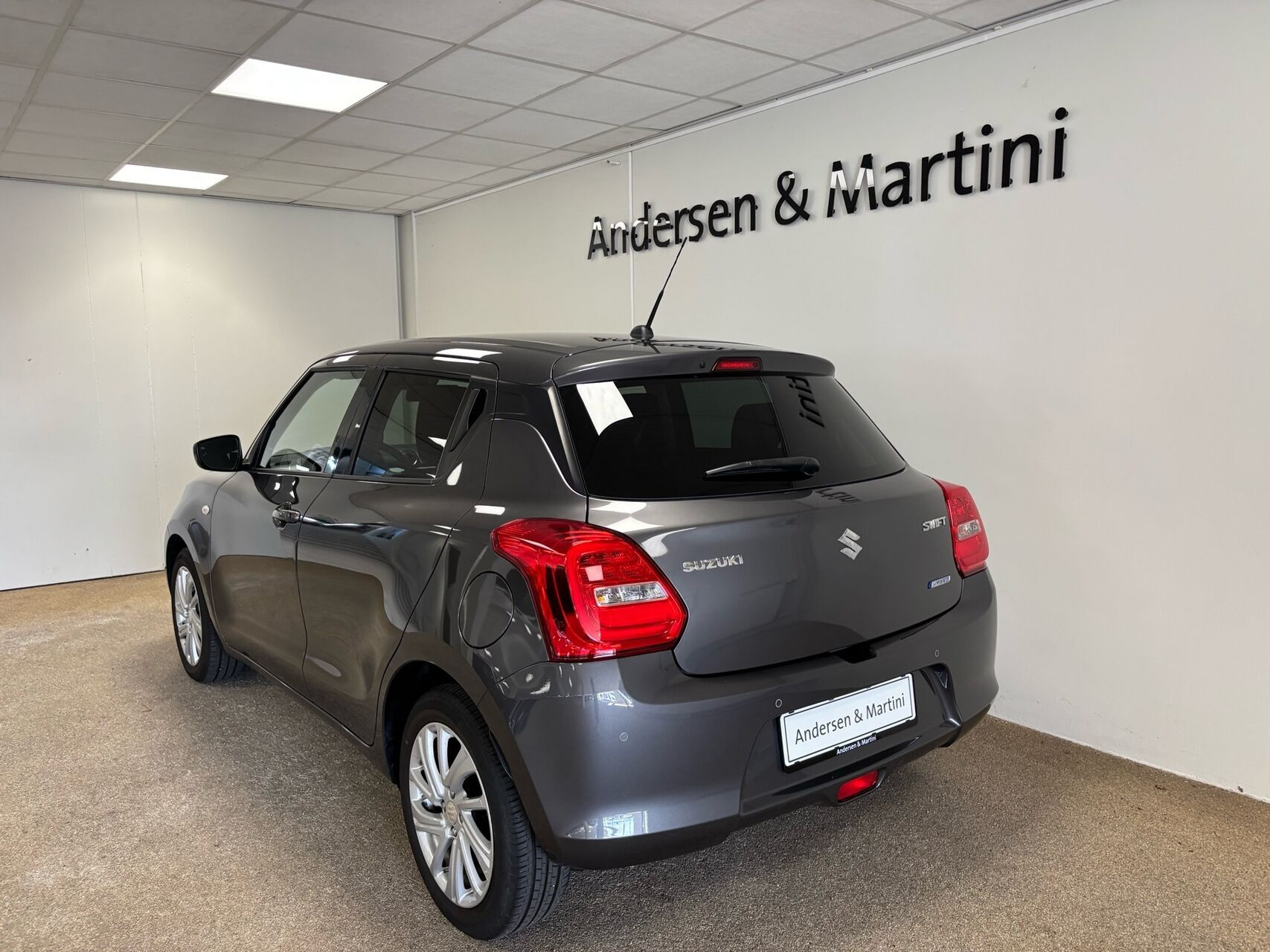 Grå Suzuki Swift fra 2024