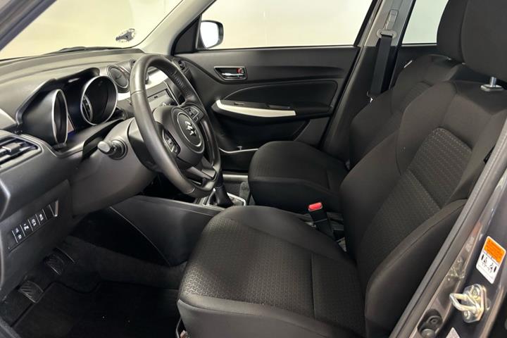 Grå Suzuki Swift fra 2024