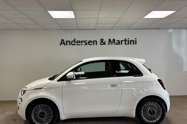 Hvid Fiat 500e fra 2023