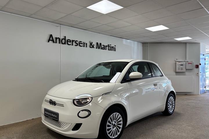 Hvid Fiat 500e fra 2023