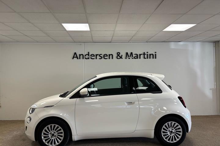 Hvid Fiat 500e fra 2023