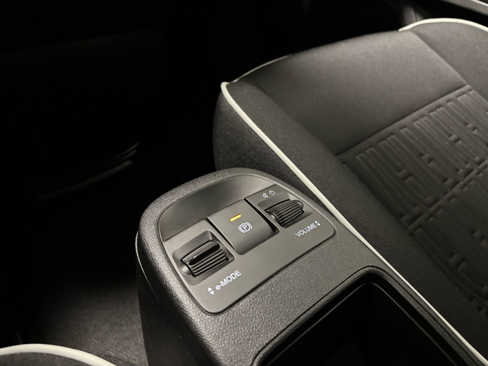 Hvid Fiat 500e fra 2023