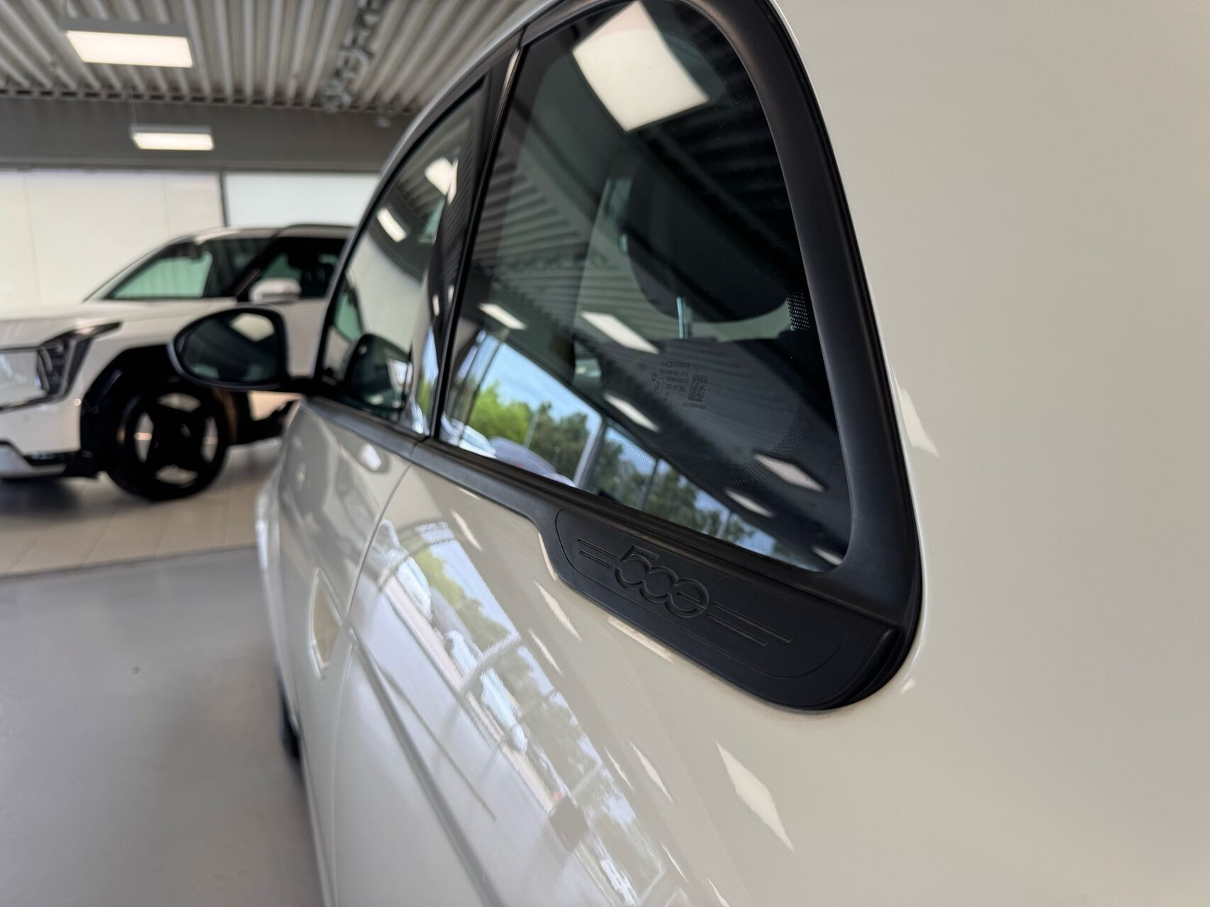 Hvid Fiat 500e fra 2023