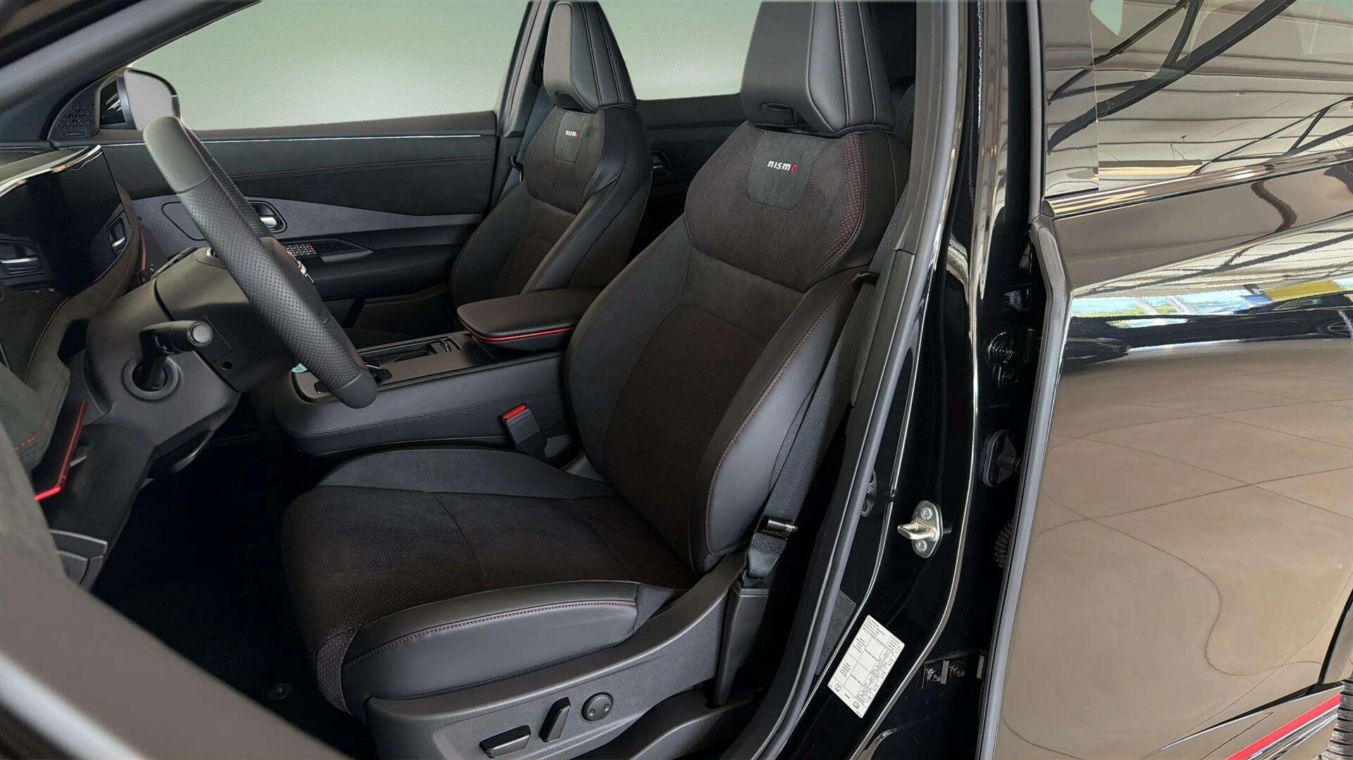 Sort Nissan Ariya fra 2026