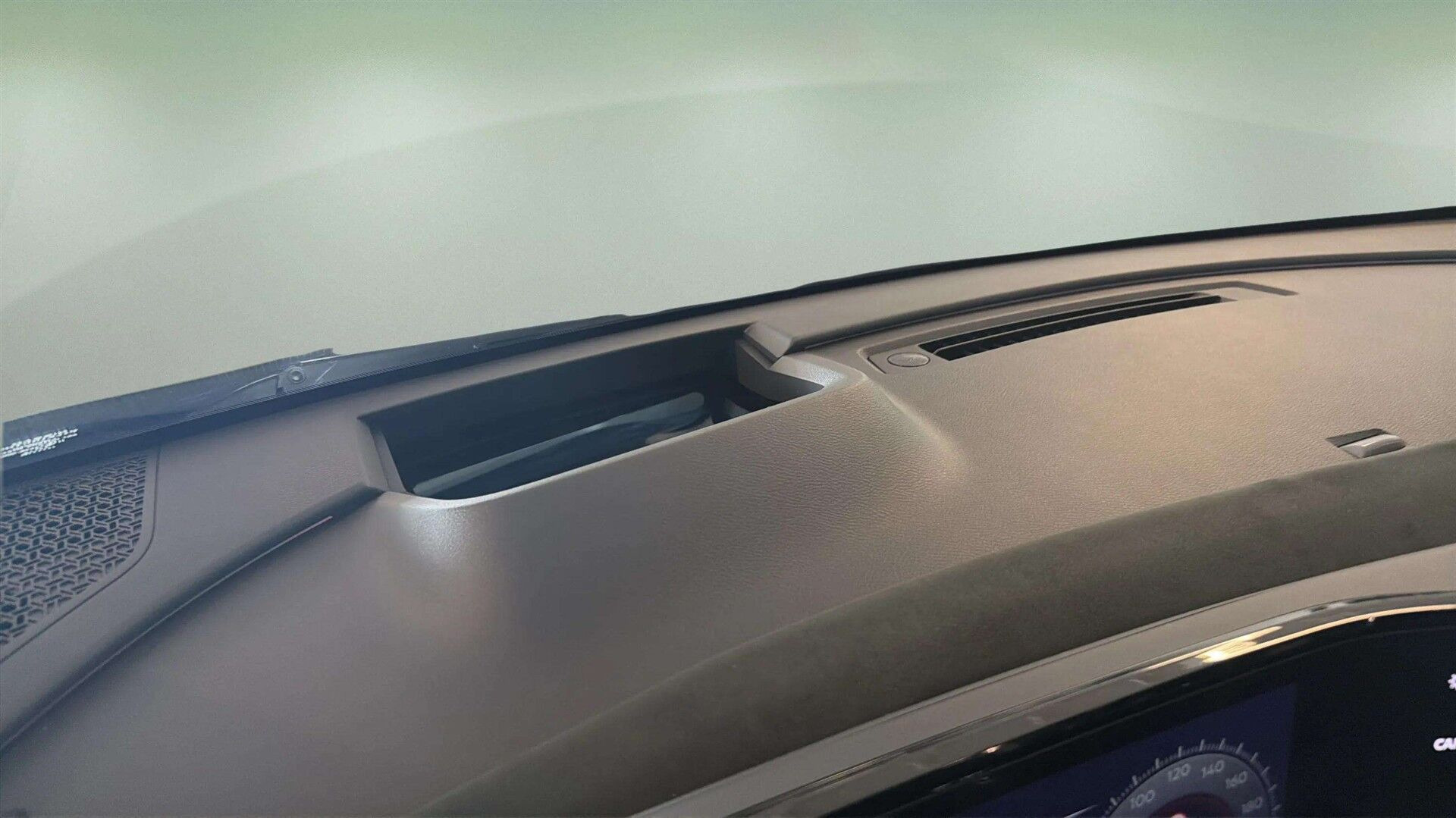 Hvid Nissan Ariya fra 2026