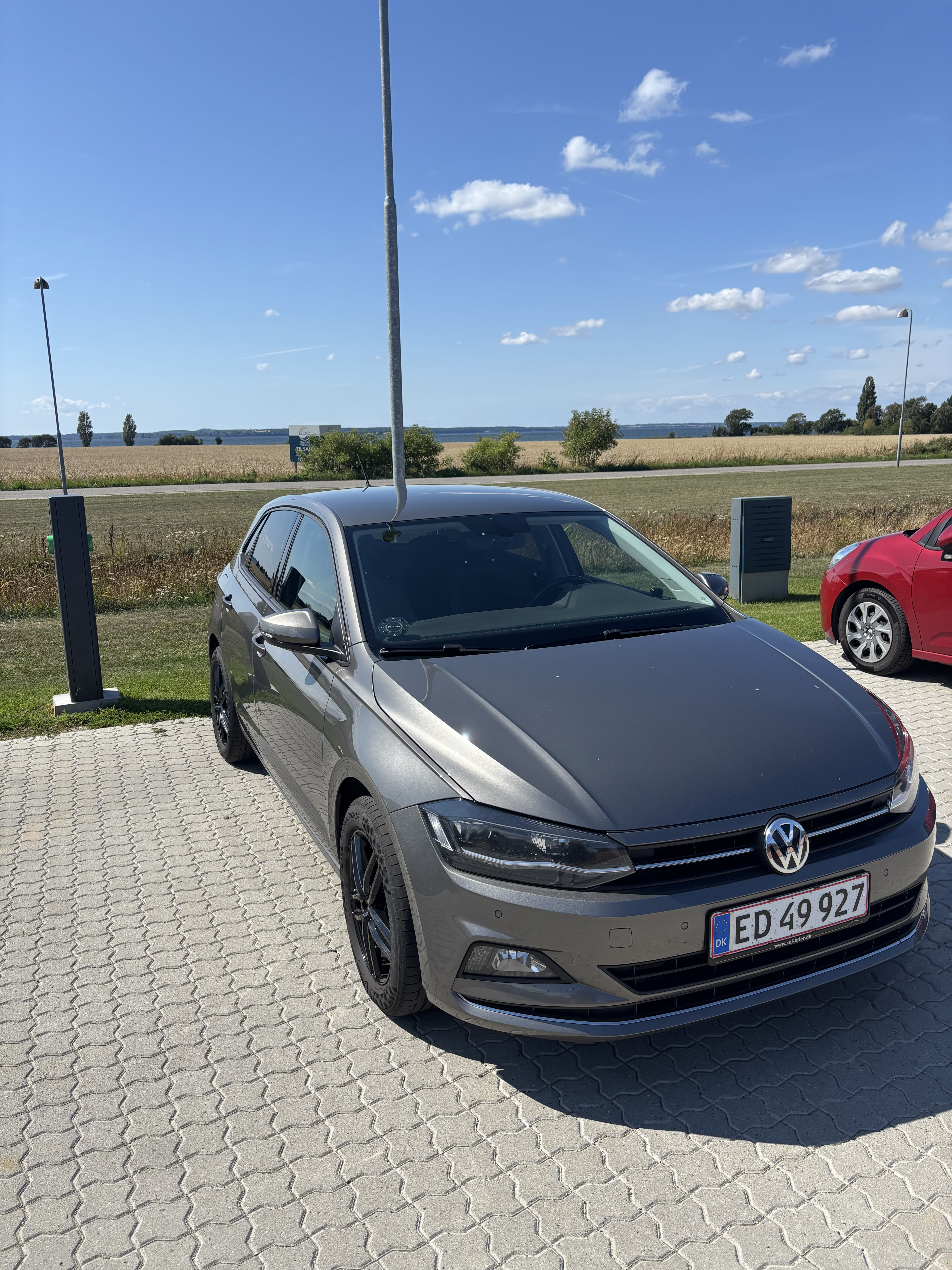 Grå VW Polo fra 2019