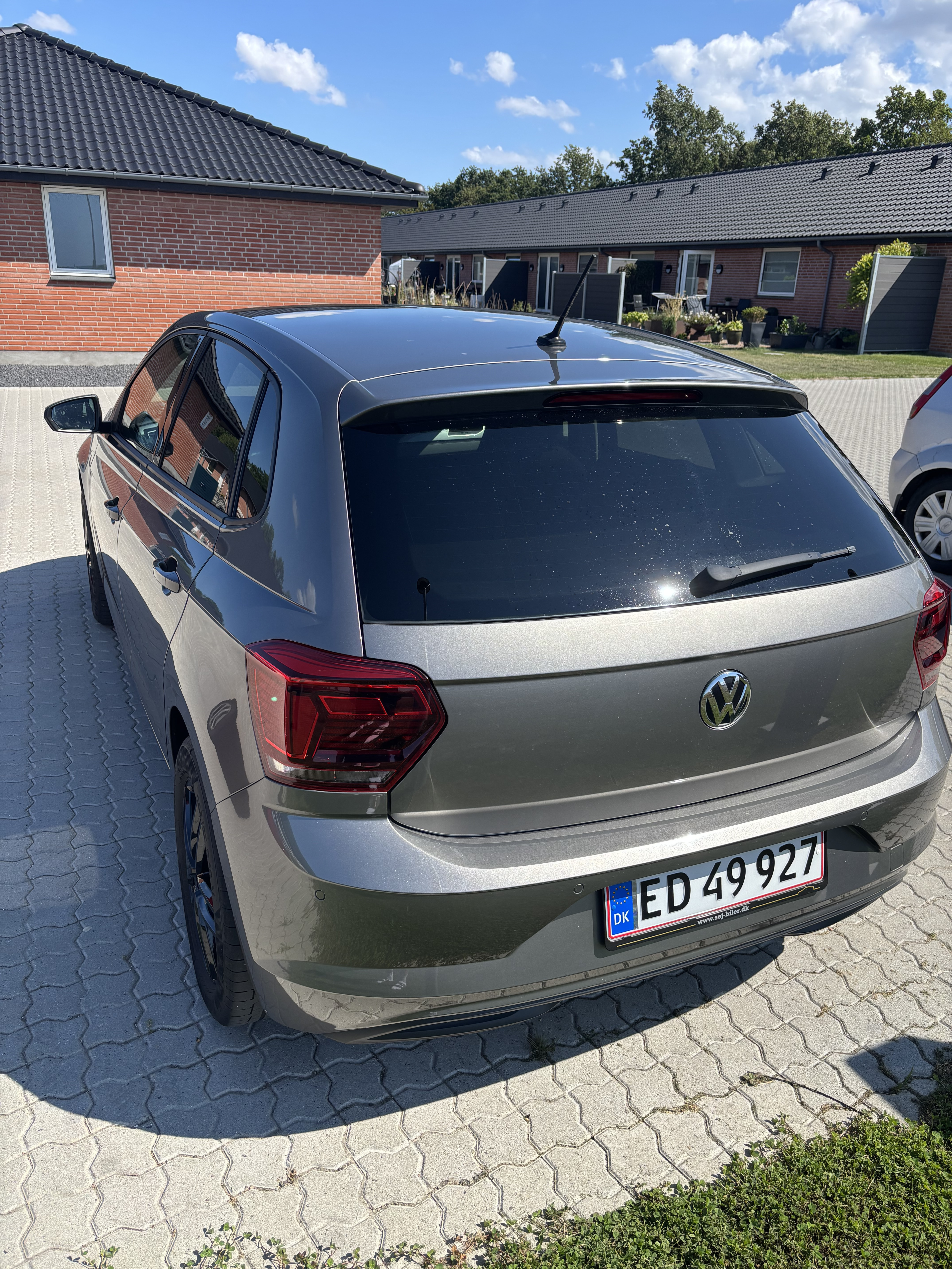 Grå VW Polo fra 2019