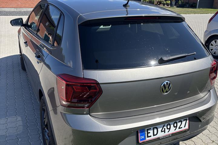 Grå VW Polo fra 2019