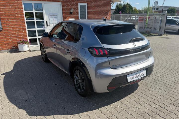 Sølv Peugeot e-208 fra 2022