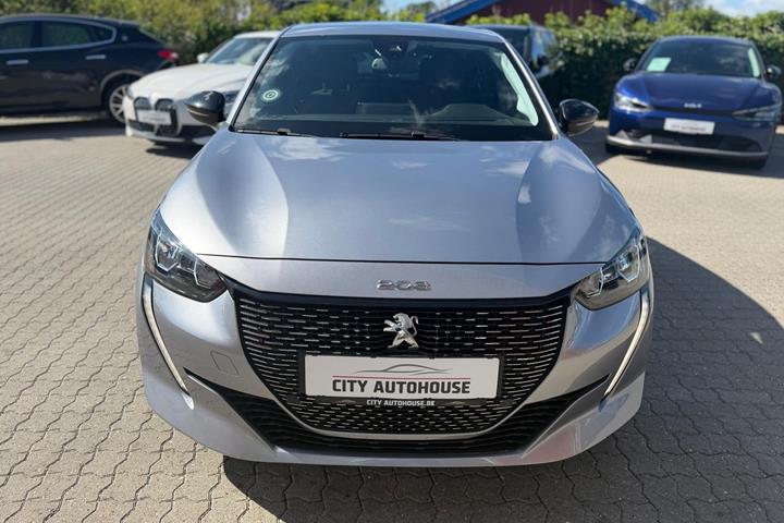 Sølv Peugeot e-208 fra 2022