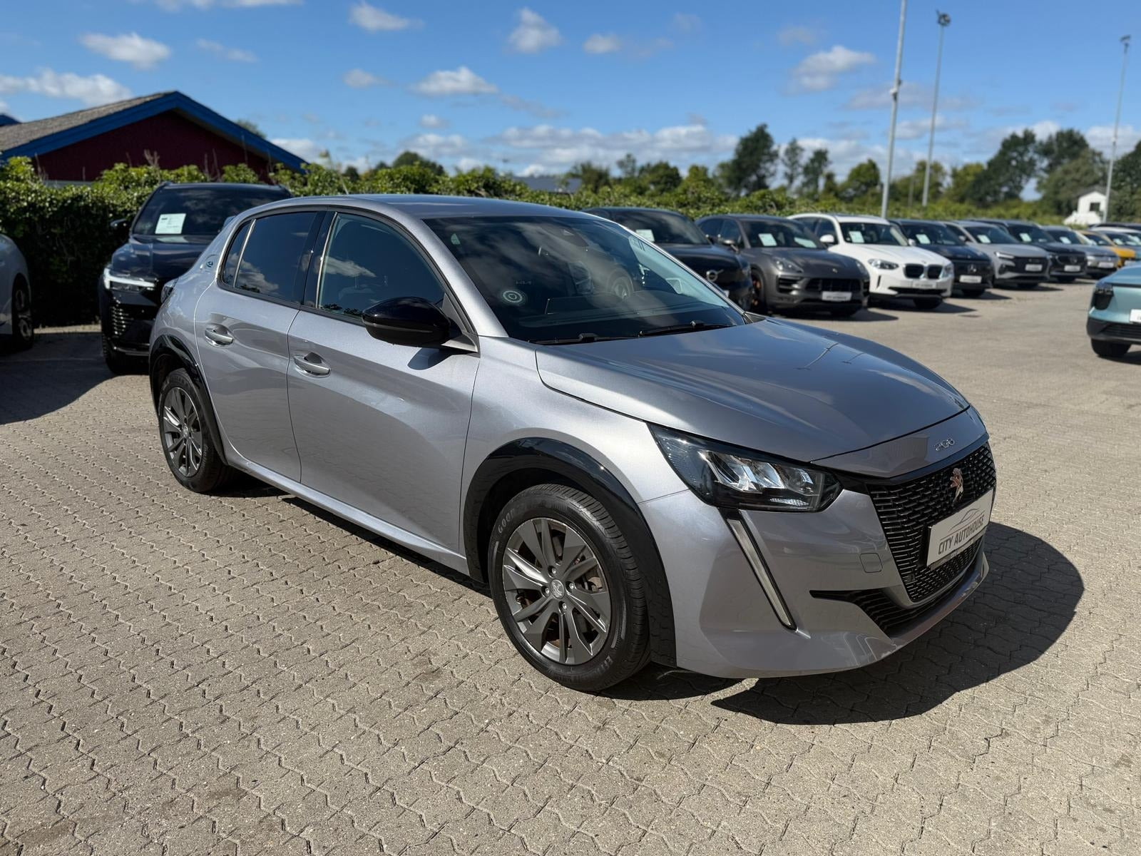 Sølv Peugeot e-208 fra 2022