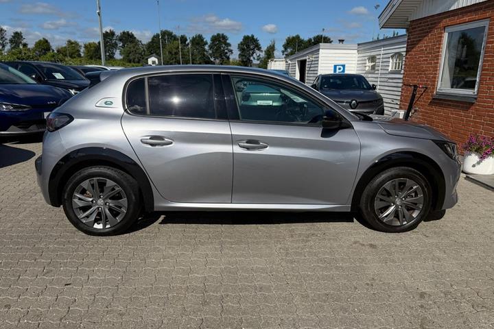 Sølv Peugeot e-208 fra 2022