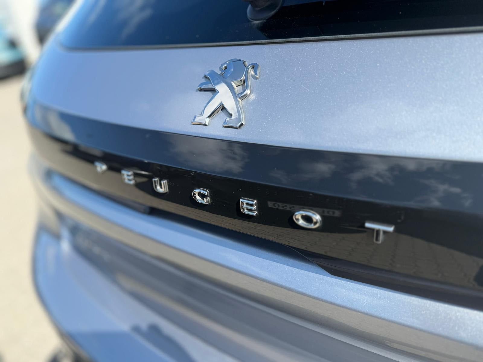 Sølv Peugeot e-208 fra 2022