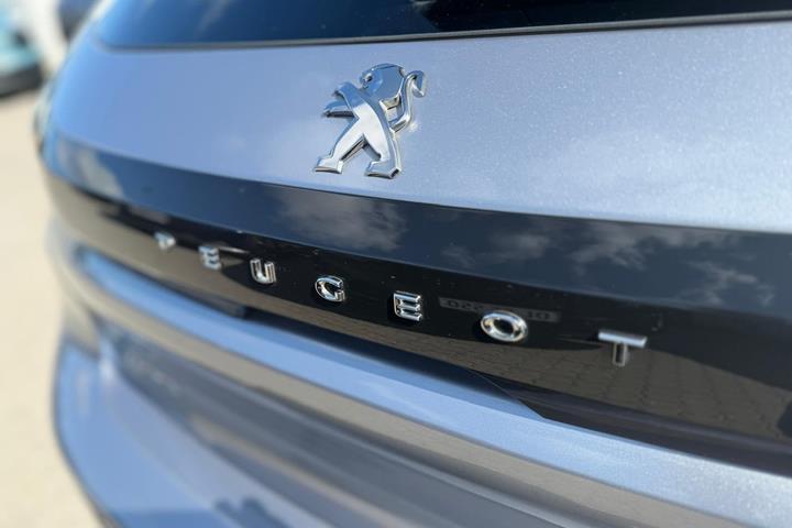 Sølv Peugeot e-208 fra 2022