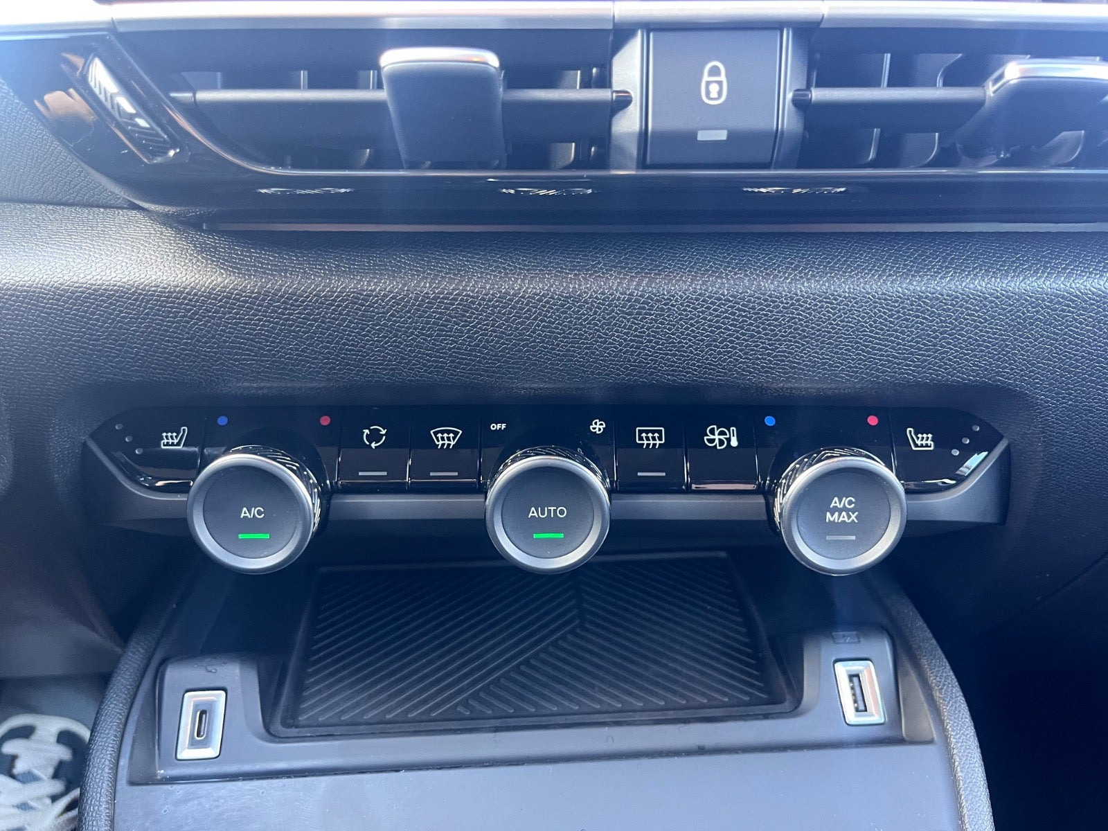 Sort Citroën C4 fra 2023
