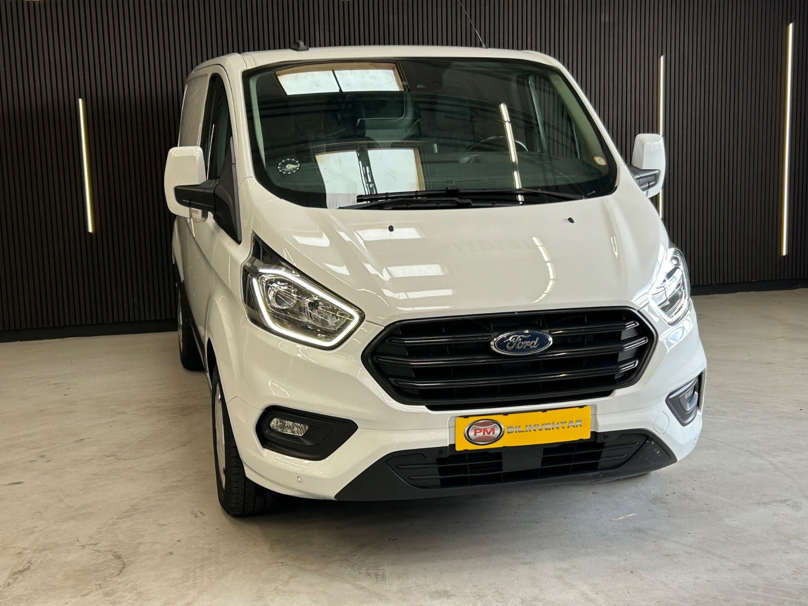 Hvid Ford Transit Custom 320 L1 fra 2022