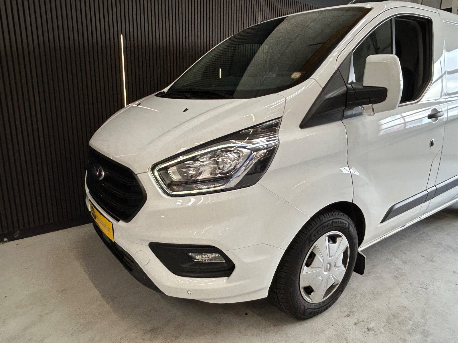 Hvid Ford Transit Custom 320 L1 fra 2022