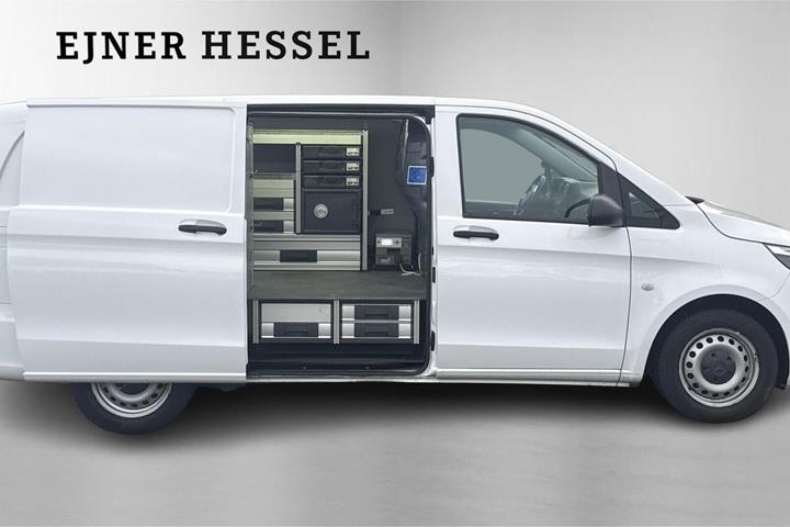 Hvid Mercedes Vito 114 fra 2021