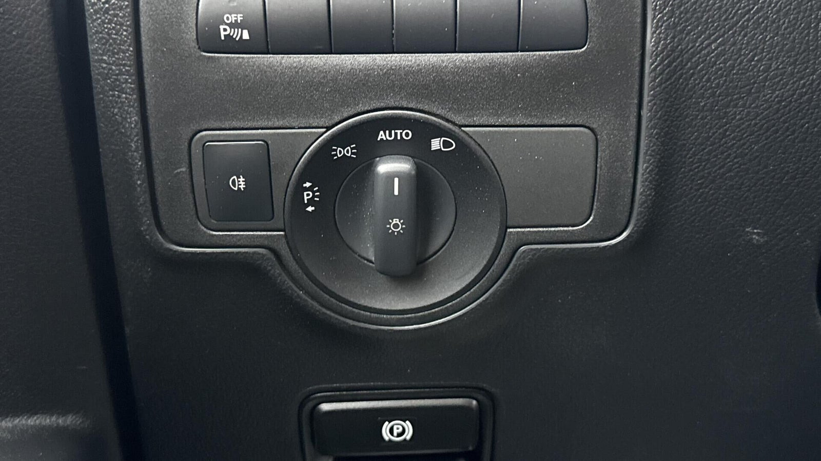 Hvid Mercedes Vito 114 fra 2021