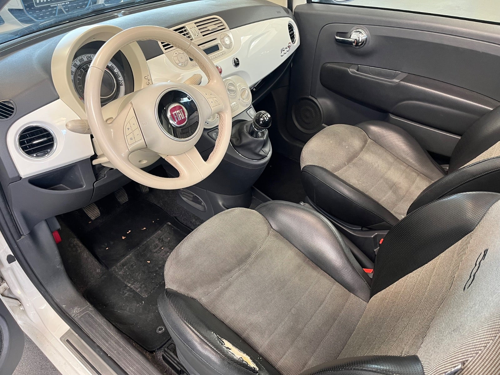 Hvid Fiat 500C fra 2010