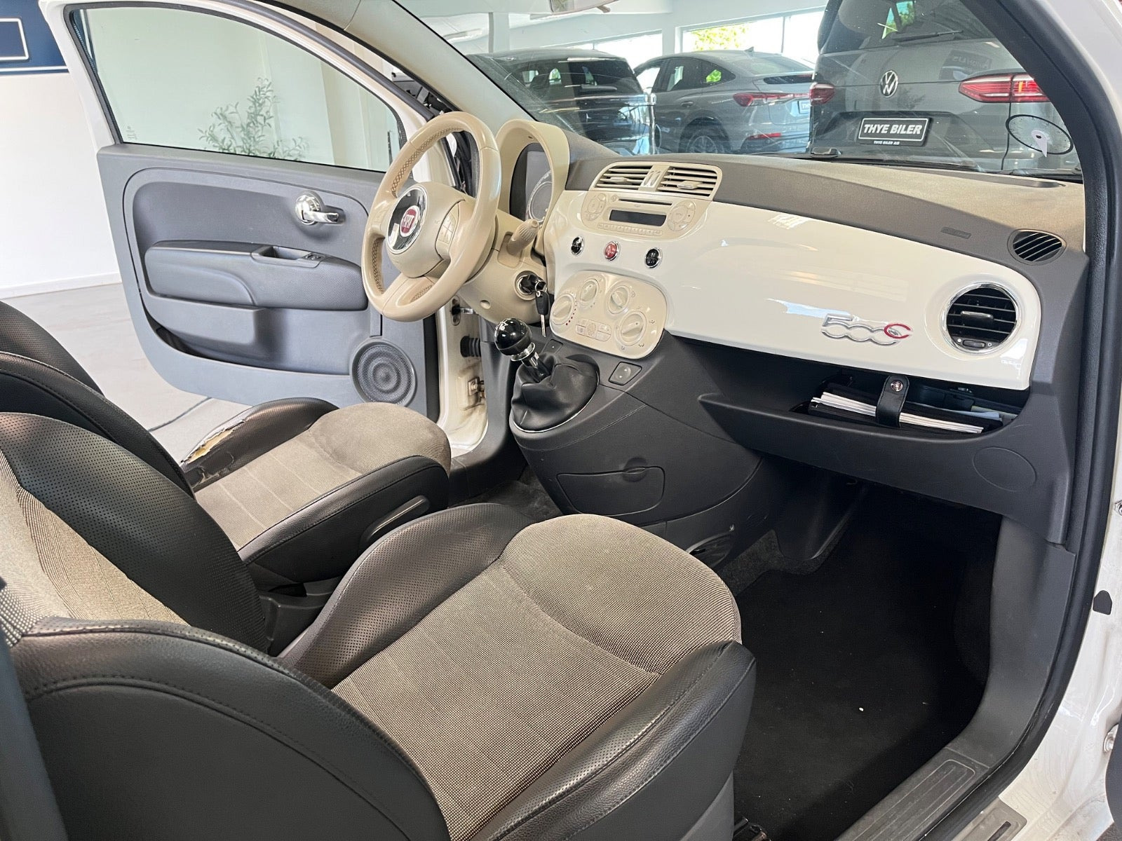 Hvid Fiat 500C fra 2010