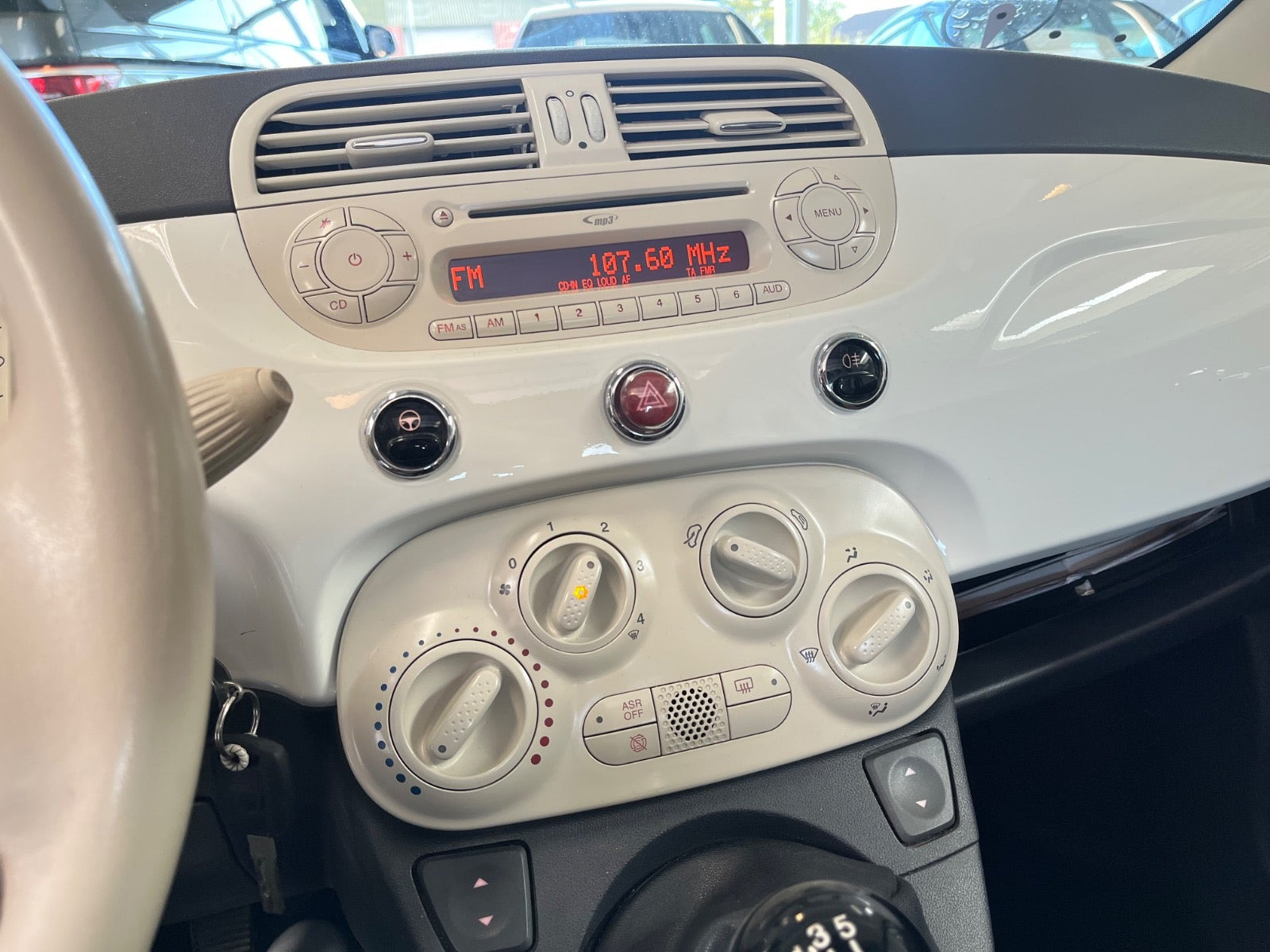 Hvid Fiat 500C fra 2010