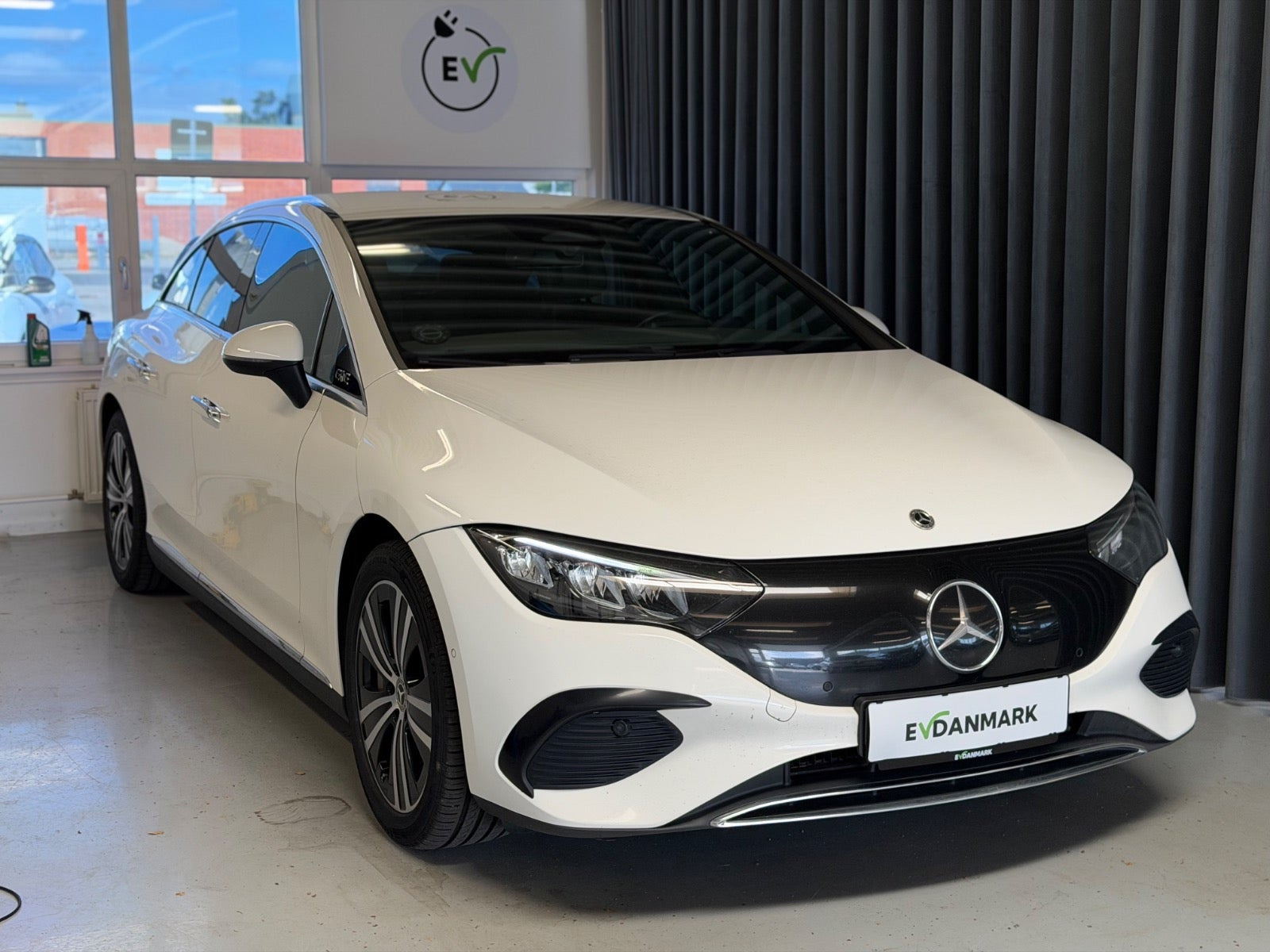 Mercedes EQE350+
