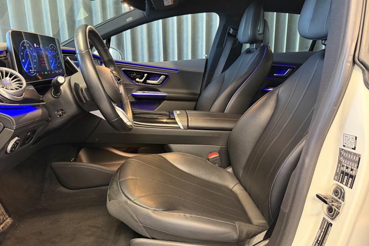 Hvid Mercedes EQE350+ fra 2022